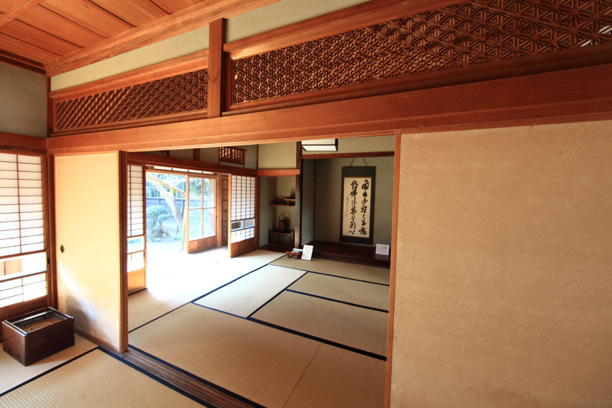 Understanding Japanese House Visiting Etiquette: What You Should Know Before You Go